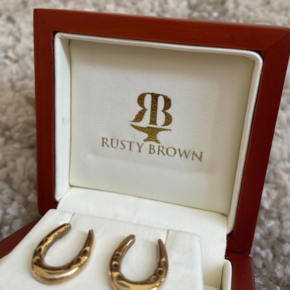 Gold Horseshoe Earrings from Rusty Brown - Picture 3 of 7